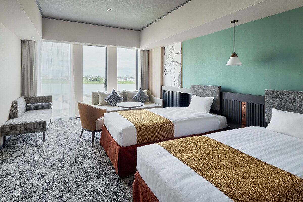 Deluxe Riverview Room, Non Smoking | In-room safe, WiFi (free), bed sheets