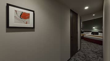 Un pasillo de hotel con una obra enmarcada en la pared, una cama con cabecera blanca y un detalle rojo, y suelo cubierto de alfombra.