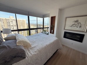 2 bedrooms, Internet, bed sheets - Penthouse 2 Blocks from the beach with views from the mountains to the ocean (West Vancouver)