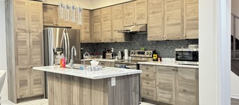 4BR Home w/ Hot Tub & BBQ Near Niagara Falls