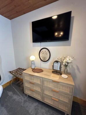 Interior - Cabin on Lake Keowee - Dock Slip Included (Six Mile)