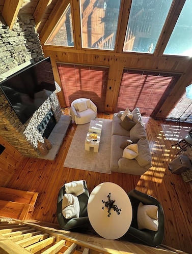 Cabin on Lake Keowee - Dock Slip Included