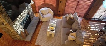 Cabin on Lake Keowee - Dock Slip Included