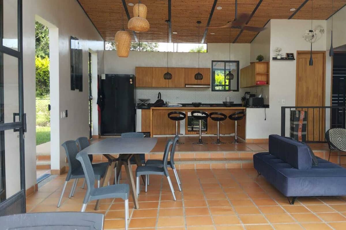 Cottage tiện nghi đơn giản, quang cảnh vườn | Khu ăn uống