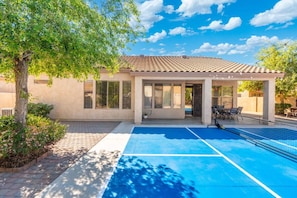 A house with a swimming pool, a covered patio, and a tree. - Pickleball | 6 Min to Cardinals | DT PHX 25 Min (Glendale)