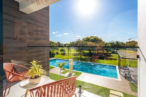 Property grounds - Elegant and Cozy, Cocotal 3BD Apt, Pool & Golf Course Spectacular Views (Punta Cana)