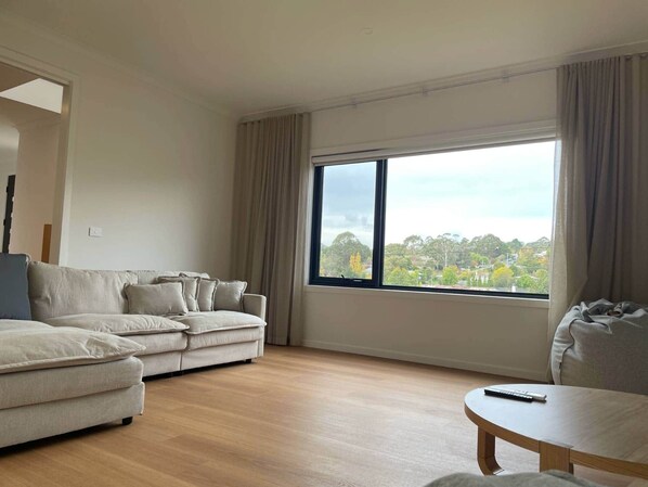 TV - SAKURA LODGE in Daylesford Victoria (Daylesford)