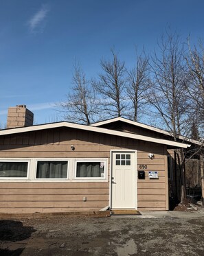 Exterior detail - Charming 2-bedroom apartment in Wasilla perfect for your getaway (Wasilla)