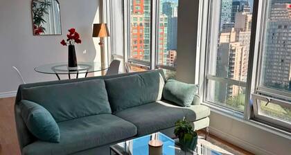 Downtown Vancouver- walking distance to CRUISE port and FIFA world cup.