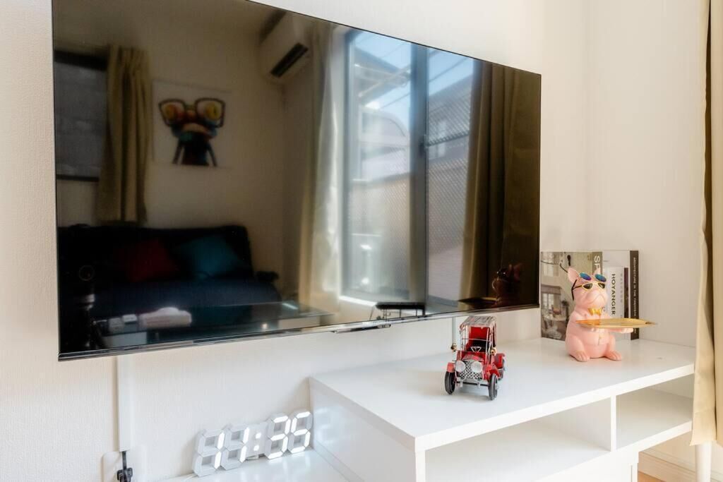 Classic Apartment, 3 Bedrooms | Living area