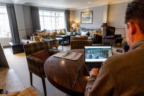 Interior - The Bell Inn New Forest (Lyndhurst)