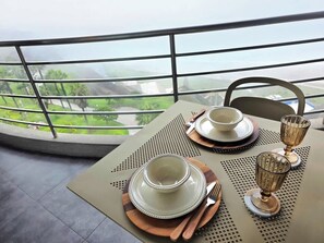 Dining - Miraflores Luxury Skytop Oceanview Apartment (Miraflores)