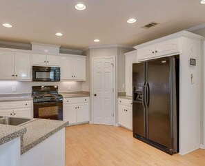 Private kitchen - Beautiful 3-bedroom house with AC in tranquil North Augusta. (North Augusta)