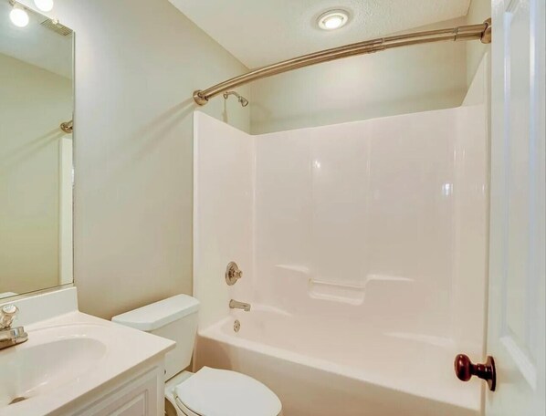 Shower, towels, soap, toilet paper - Beautiful 3-bedroom house with AC in tranquil North Augusta. (North Augusta)
