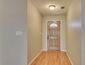 Interior - Beautiful 3-bedroom house with AC in tranquil North Augusta. (North Augusta)