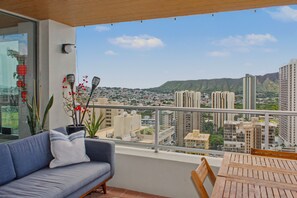 Outdoor dining - Sea to Sky Corner Penthouse Ocean and Diamond Head Views (Honolulu)