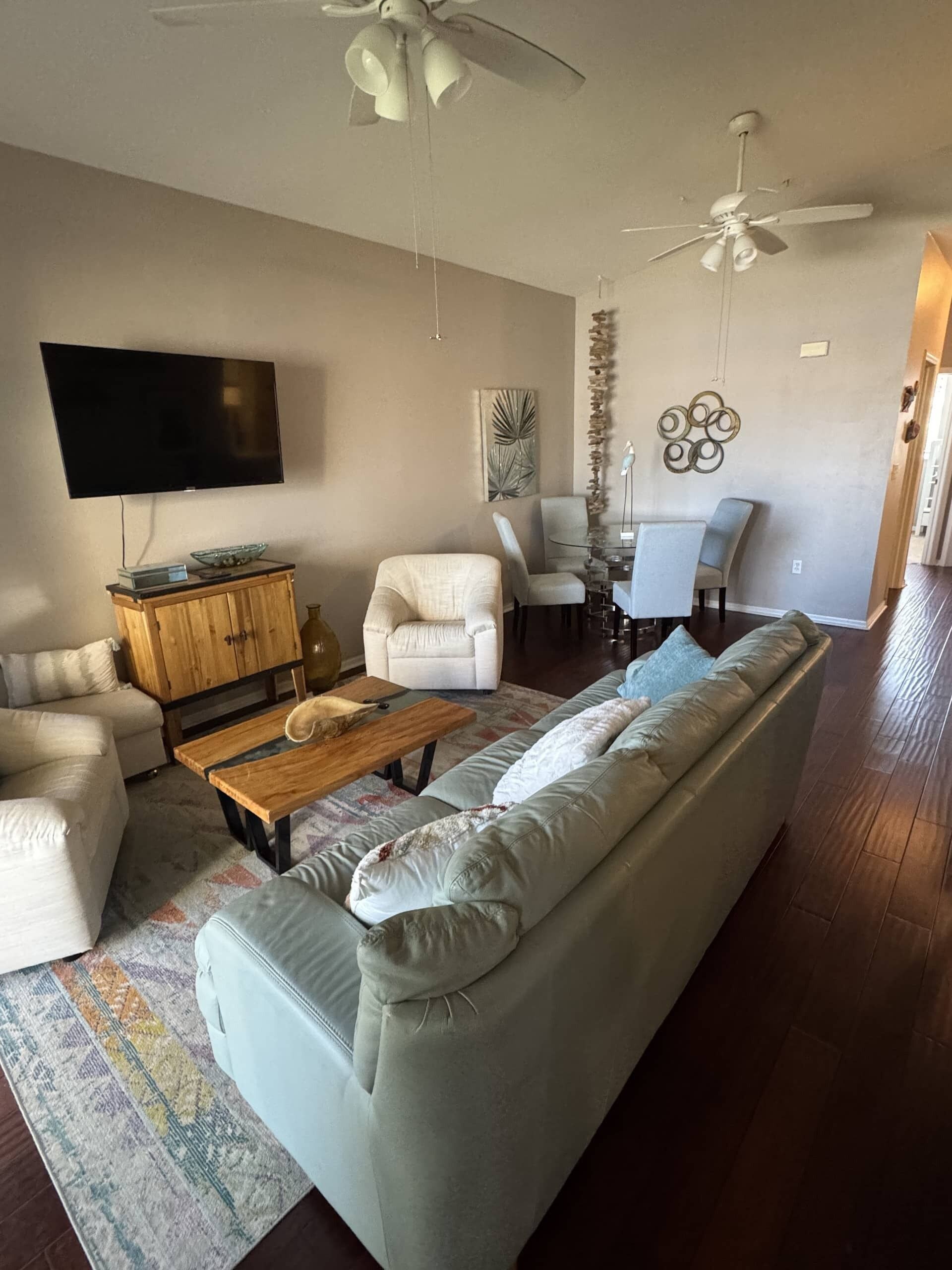 This Spacious 3-bedroom Condo Is Centrally Located In Ft. Myers, Florida. - Fort Myers, FL