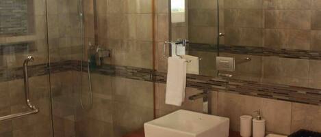 Ferienhaus, 2 Schlafzimmer, Balkon | Badezimmer