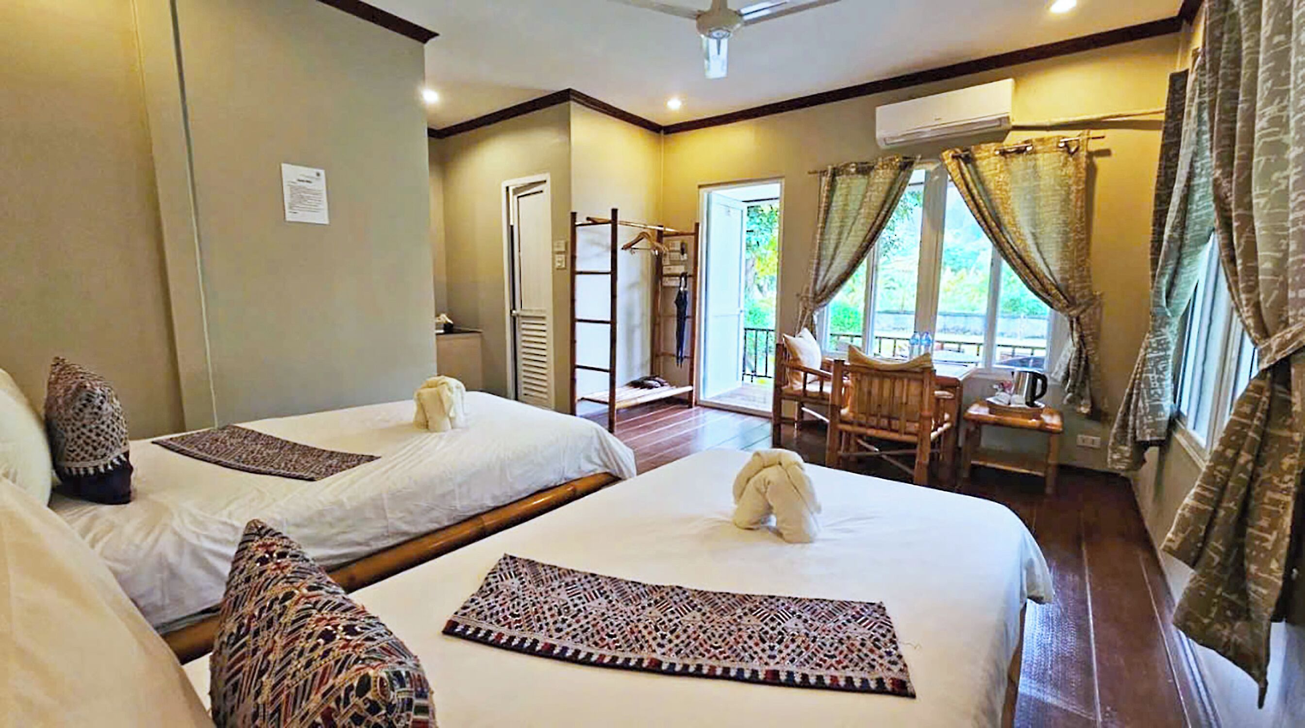 Deluxe Bungalow, Multiple Beds, Mountain View | Desk, laptop workspace, free WiFi