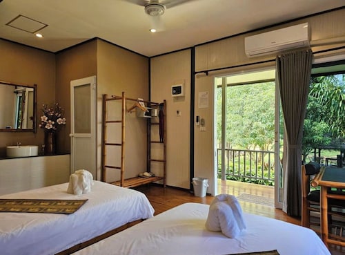 H&V Bungalow Vangvieng