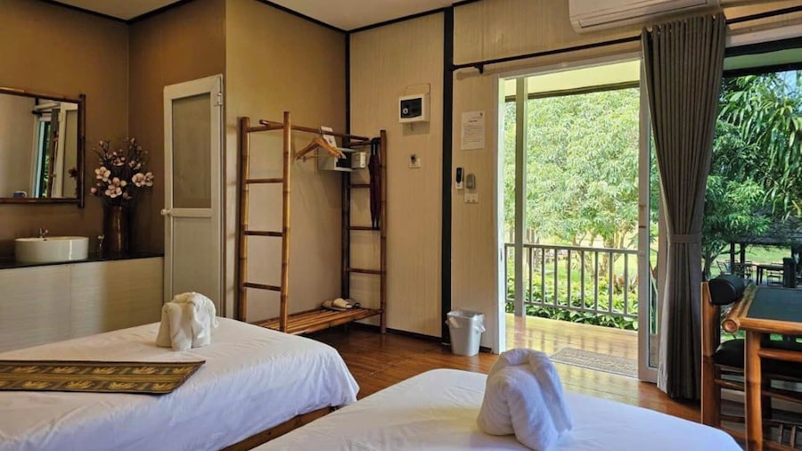 H&V Bungalow Vangvieng