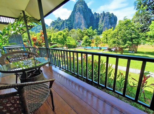 H&V Bungalow Vangvieng