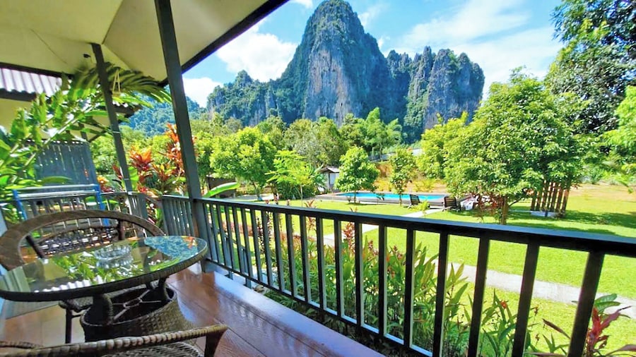 H&V Bungalow Vangvieng