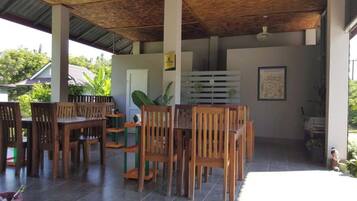 Khu ẩm thực ngoài trời