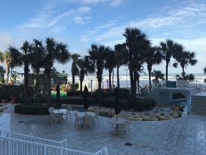 Outdoor dining - Bandshell Wyndham Ocean Walk 1BR (Daytona Beach)