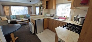 Fridge, microwave, oven, stovetop - Woodland View Dog Friendly - Nr Sutton on Sea (Alford)