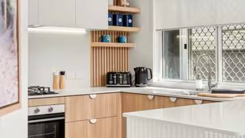 House, 3 Bedrooms | Private kitchen