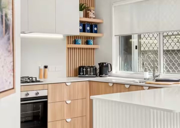 House, 3 Bedrooms | Private kitchen