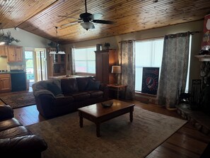 Smart TV, fireplace - The Henley Cabin at Leather Bound Hollow in Sevierville, TN (Sevierville)