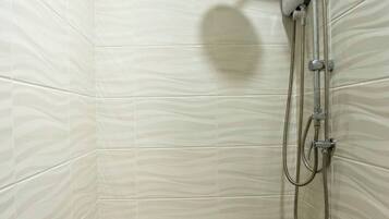 Superior Studio, City View | Bathroom