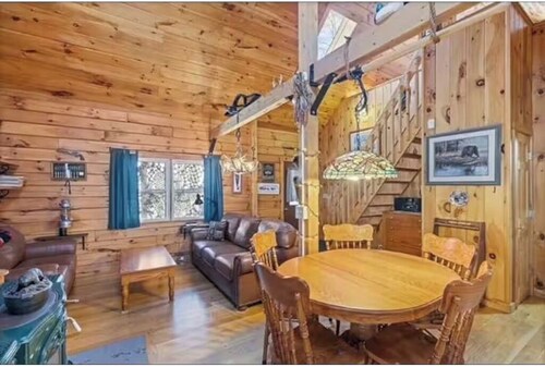 Private Mountain Escape, 50+ Acres, Hiking Trails