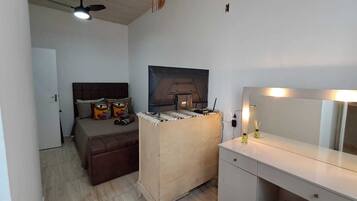 1 bedroom, desk, free WiFi, bed sheets