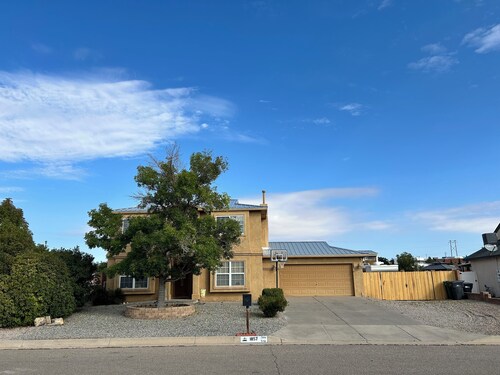 Spacious Remodeled Rio Rancho Gem. Welcome to Remington Respite.
