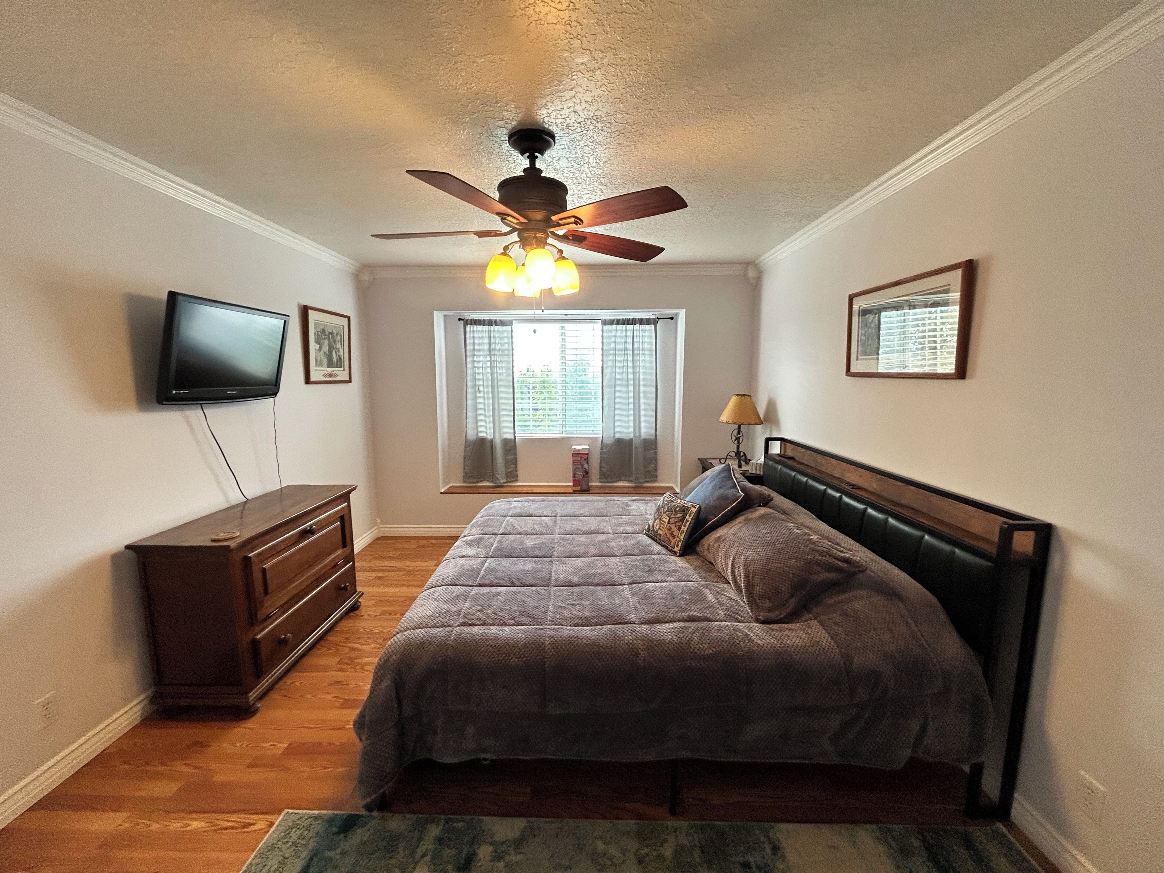 3 bedrooms, desk, iron/ironing board, WiFi
