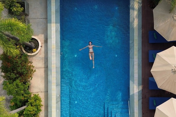 Exercise/lap pool