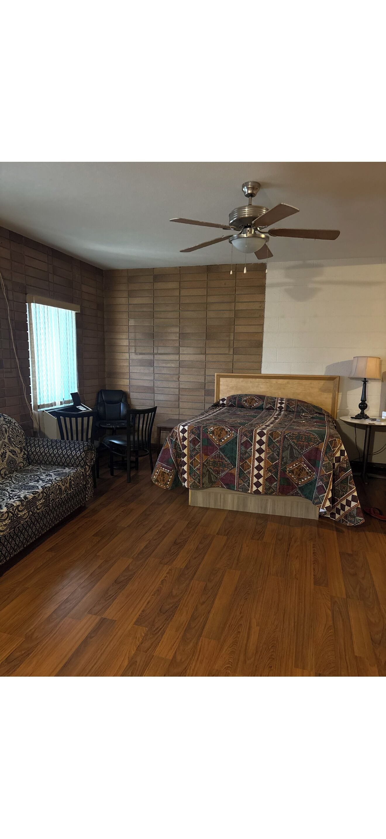 Single Room | Desk, free WiFi