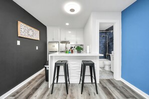 Private kitchen - Arbor Flats 5 Heart of HTX - 2 km from FIFA Fest (Houston)