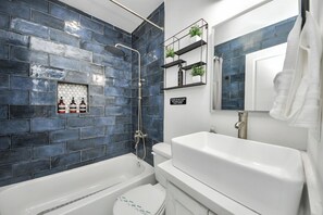 Bathroom - Arbor Flats #5 in the Heart of Houston (Houston)