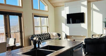 Lakeview Cottage Minutes from Clear Lake