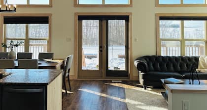 Lakeview Cottage Minutes from Clear Lake