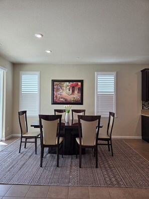 Dining - Perfect 3-bedroom house with a pool and an office in fabulous West Roseville (Roseville)