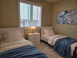 Room - Perfect 3-bedroom house with a pool and an office in fabulous West Roseville (Roseville)