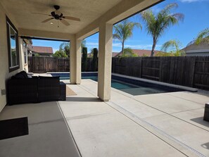 Pool - Perfect 3-bedroom house with a pool and an office in fabulous West Roseville (Roseville)