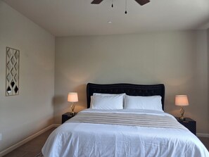 3 Schlafzimmer, Schreibtisch, Bügeleisen/Bügelbrett, kostenloses WLAN