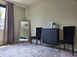 3 Schlafzimmer, Schreibtisch, Bügeleisen/Bügelbrett, kostenloses WLAN