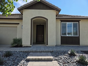 Exterior detail - Perfect 3-bedroom house with a pool and an office in fabulous West Roseville (Roseville)